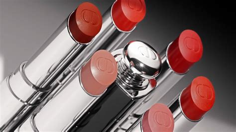 Dior Addict Lipstick: Refillable Hydrating Shine Lipstick .